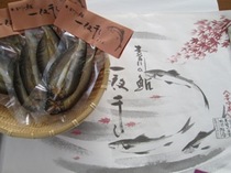 岐阜県笠松町:木曽川の鮎一夜干し (2匹入×4パック)